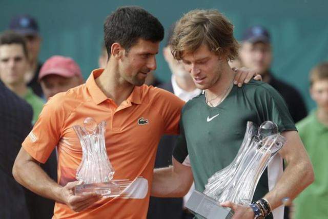 他似乎一路 他似乎一路